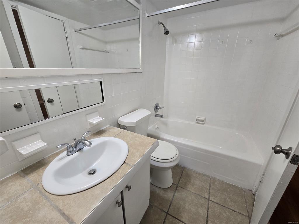 Building Photo - 3733 Wesley Dr