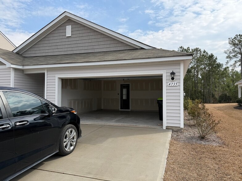 Building Photo - 4735 Cockatoo Dr