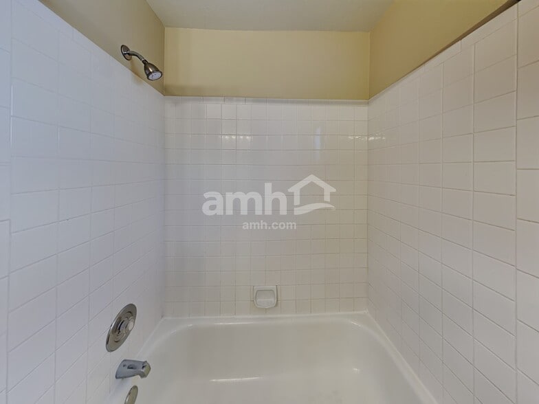 Building Photo - 4038 E Encinas Ave