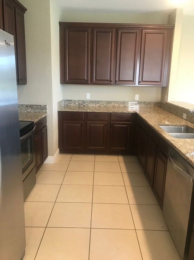 Building Photo - Lake Nona Townhome 3 Bed 2.5 Bath - Move in Special $500 off First Month Rent