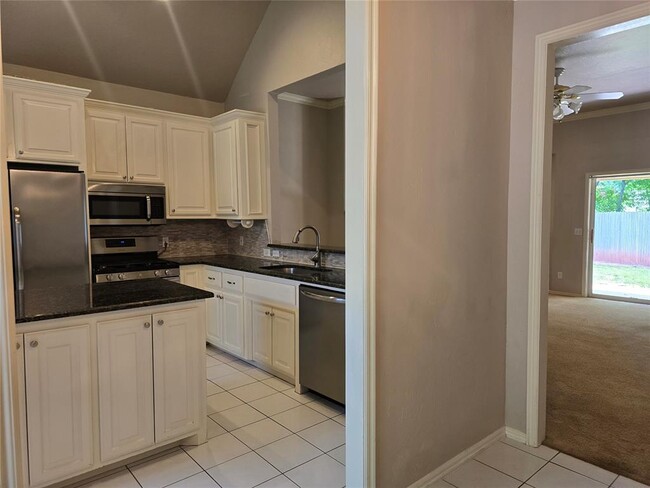 Building Photo - 1823 Chelsea Dr