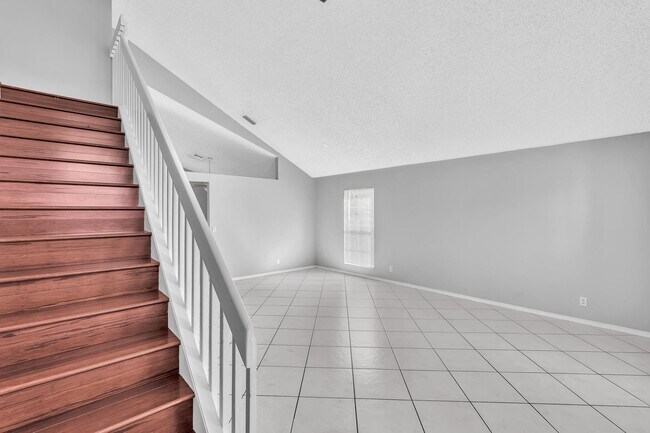 Building Photo - 22492 Middletown Dr