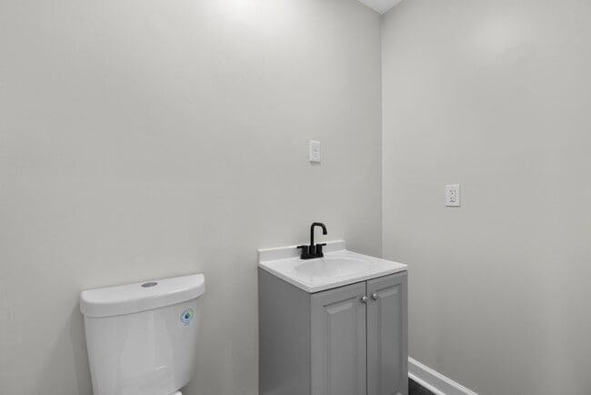 Building Photo - 216 S Castle St