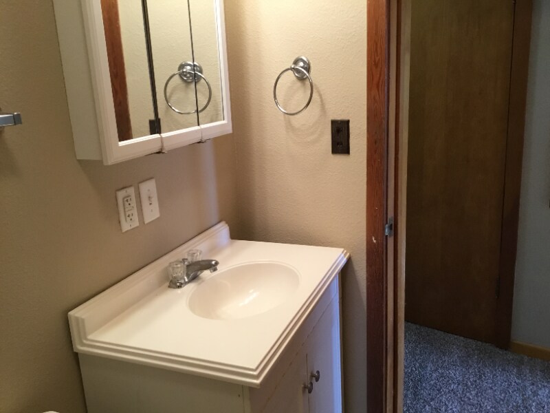 Building Photo - 458 3rd St NE