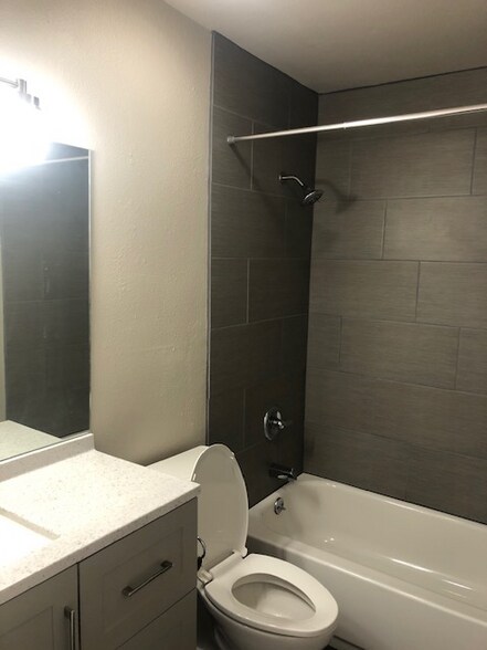 Building Photo - 2813 King St