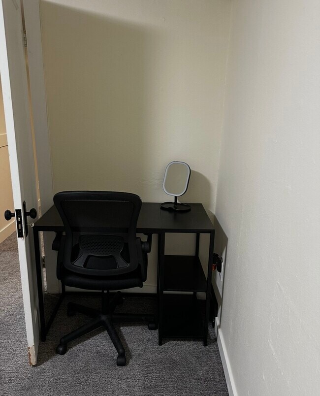 Building Photo - 1005 NE Duncan Ln