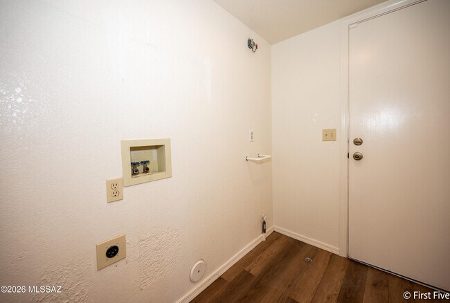Building Photo - 8984 N Eaglestone Loop