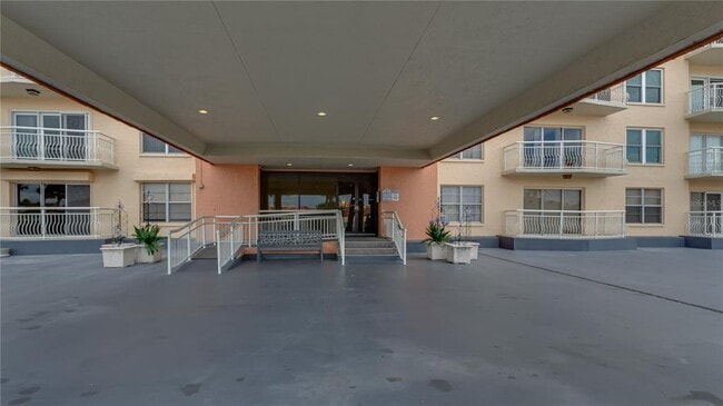 Building Photo - 4900 Brittany Dr S
