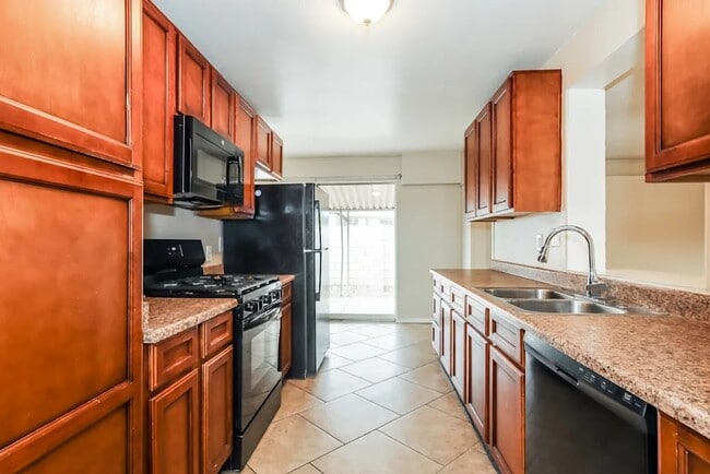 Building Photo - 672 E Buffalo St