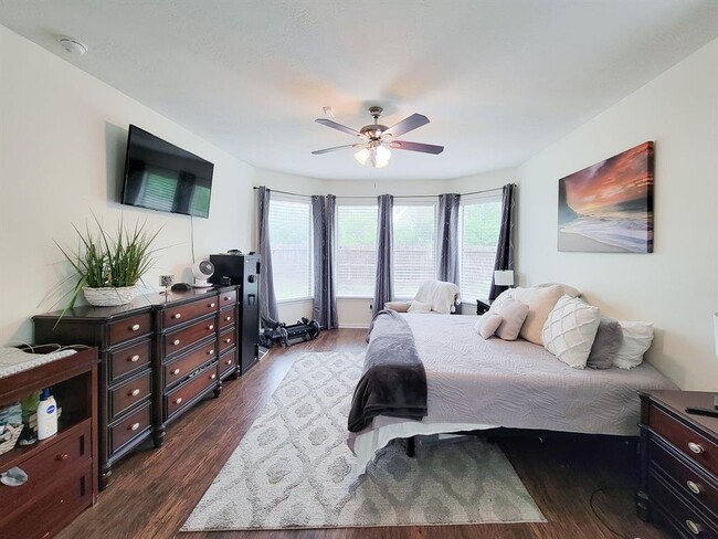 Building Photo - 5046 Longlane Dr