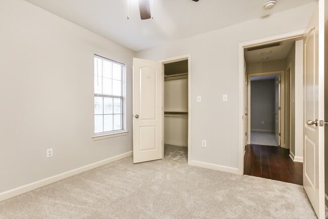 Building Photo - 2995 Wild Berry Dr