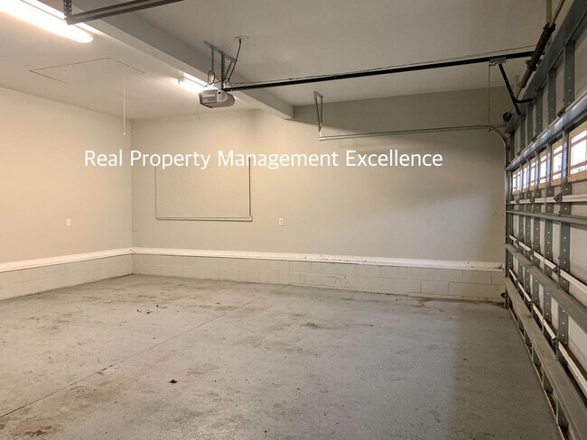 Building Photo - Spacious Corner Lot Ranch in Princeton, Fe...