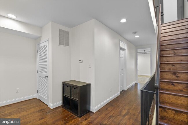 Building Photo - 402 E Fort Ave