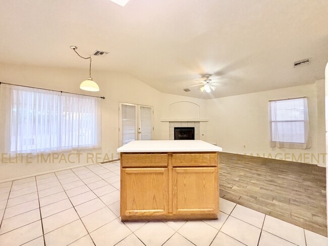 Building Photo - 9073 E Muleshoe St