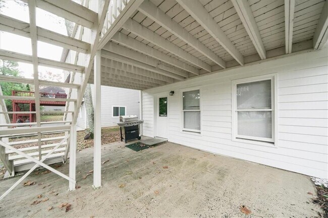 Building Photo - 4085 Pineset Dr