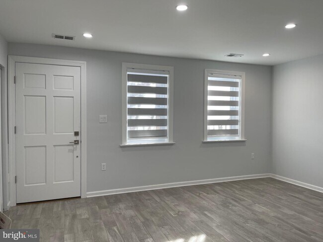 Building Photo - 519 G St SW