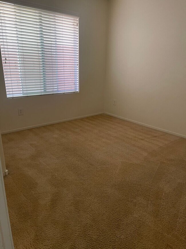 Building Photo - 4-bedroom, 3 bath + Loft!  Mountain's Edge 89178