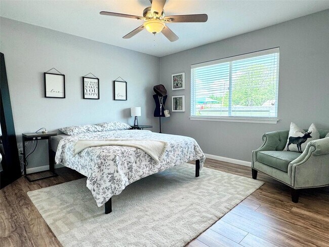 Building Photo - 208 Skyloop Dr