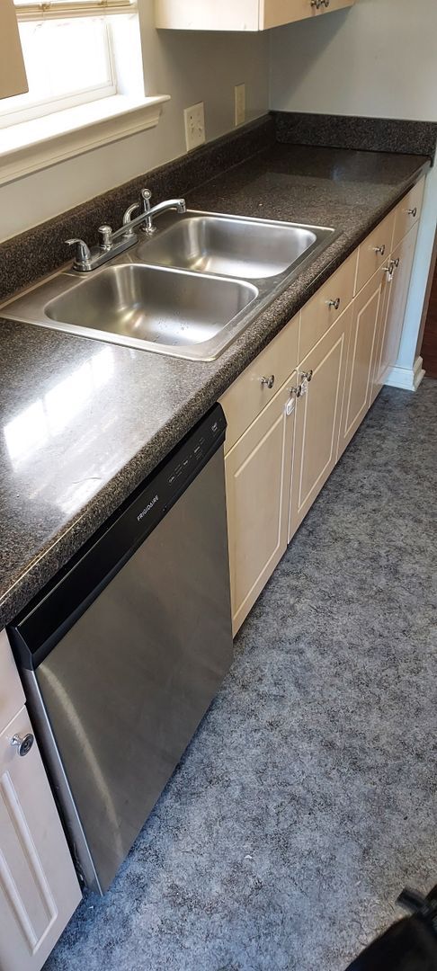 Building Photo - Under repair!