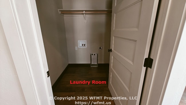 Building Photo - 852 S Camas Ln