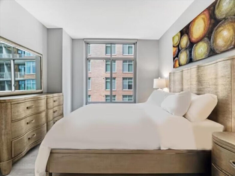 Building Photo - 4836 Rugby Ave