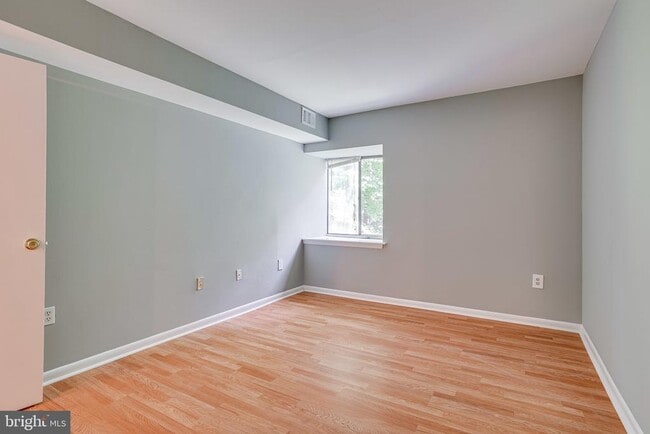 Building Photo - 2210 Springwood Dr