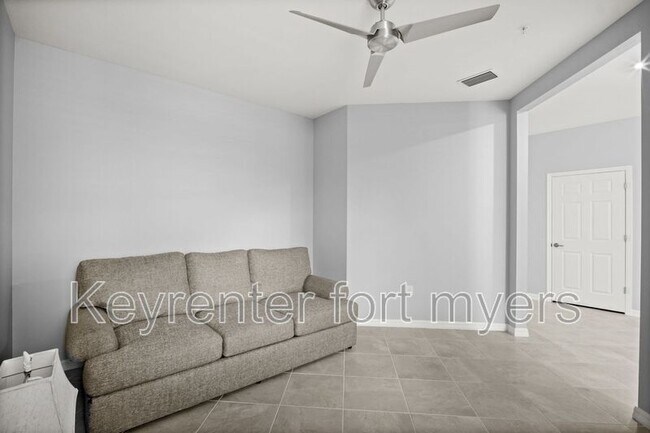 Building Photo - 12000 Santaluz Dr