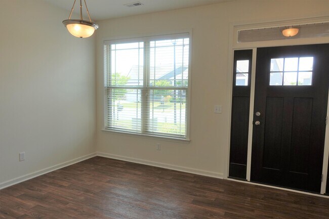 Building Photo - 153 Bur Oak Dr