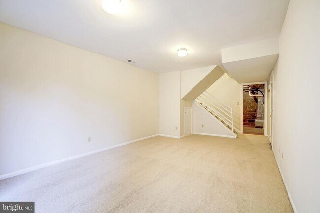 Building Photo - 9926 Great Oaks Way