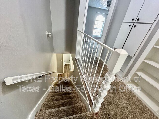 Building Photo - 936 Southmoor Dr