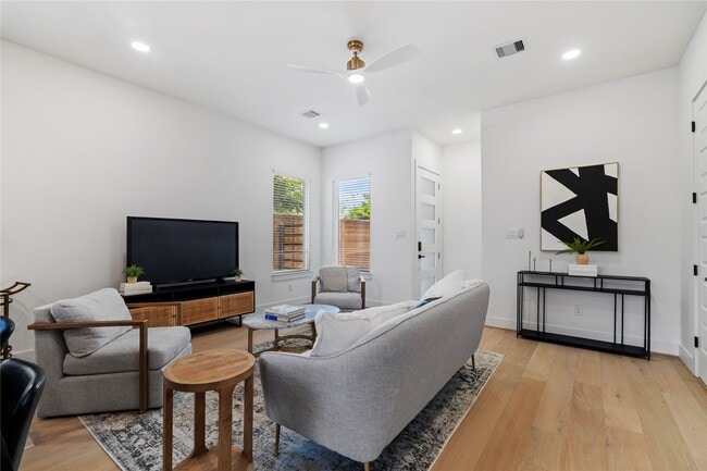 Building Photo - 4108 Cortlandt St