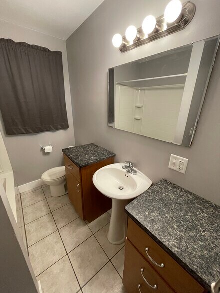 Building Photo - 5815 Country View Dr