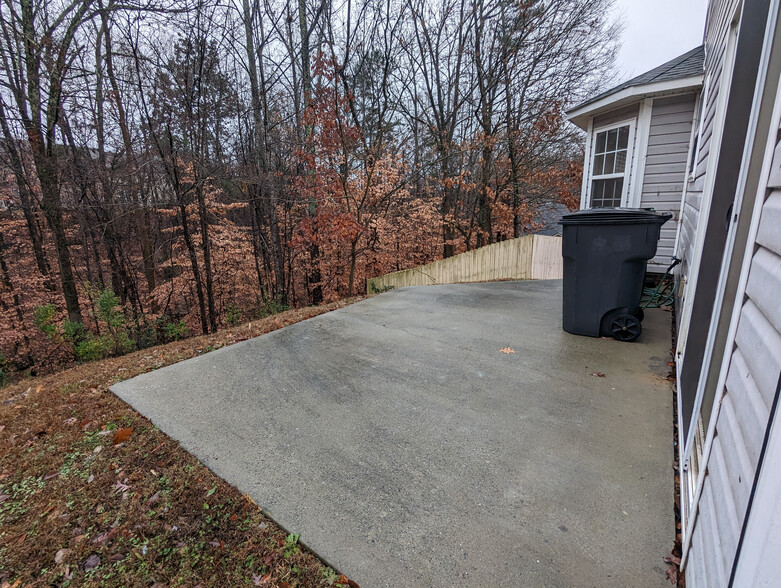 Building Photo - Room in House on Brian William Rd