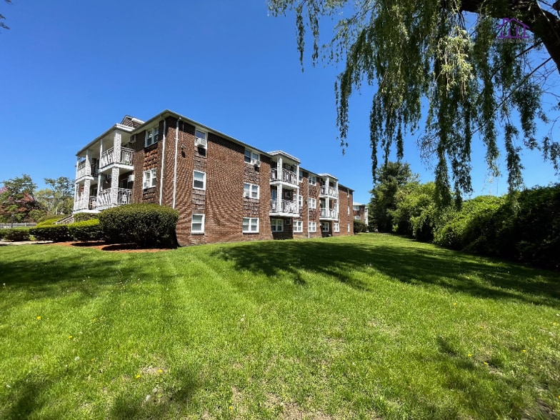 Building Photo - 37 Delmont St