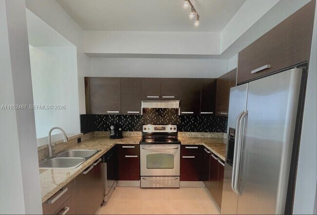 Building Photo - 2525 SW 3rd Ave