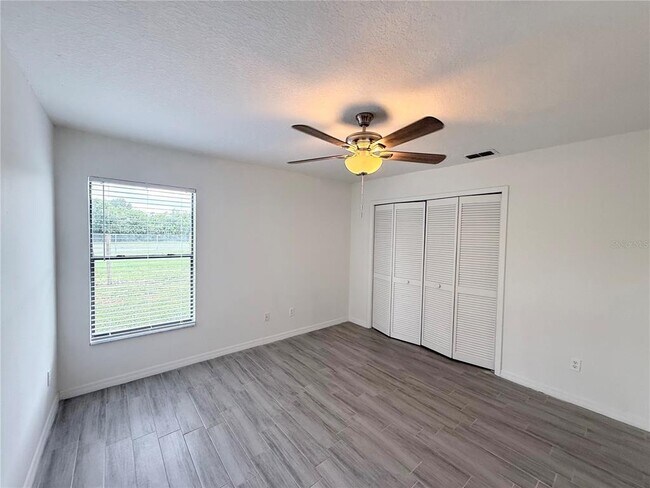 Building Photo - 2401 Rolling Broak Dr