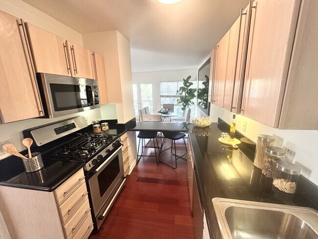 Building Photo - 330 S Barrington Ave