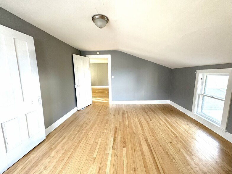 Building Photo - 707 Church St