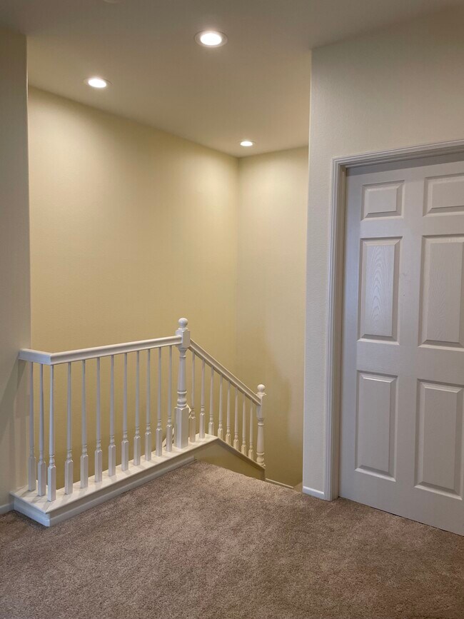 Building Photo - 28064 Dickason Dr