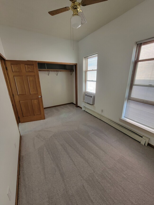 Building Photo - 1337 Main St