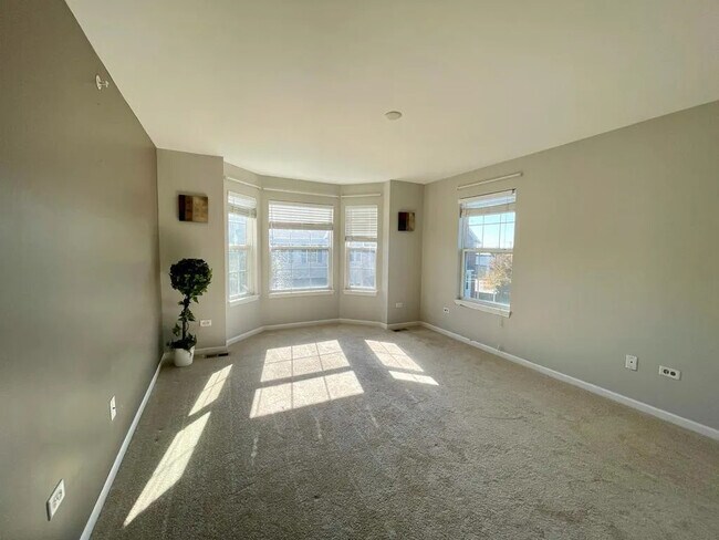 Building Photo - 2915 Henley Ln