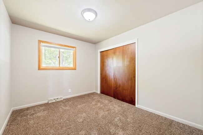 Building Photo - 3 Bedroom Ranch Home North of Lake Loveland