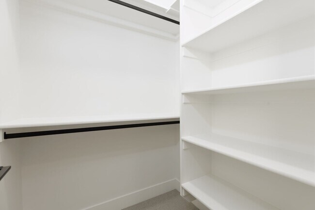 Building Photo - Gorgeous 5 bed | 3.5 bath |  Custom Home with RV Garage in Tonaquint!