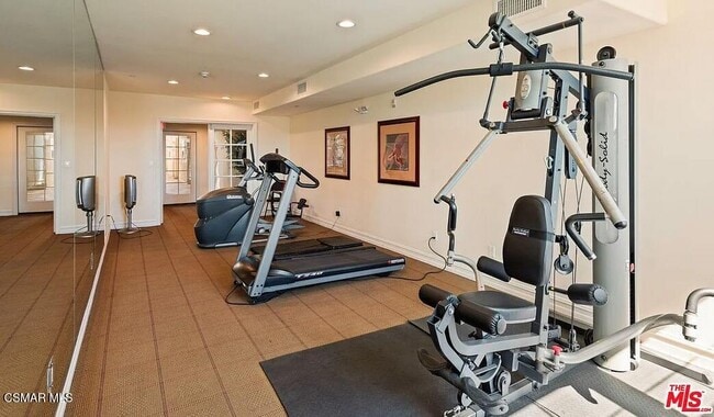 Building Photo - 14242 Burbank Blvd