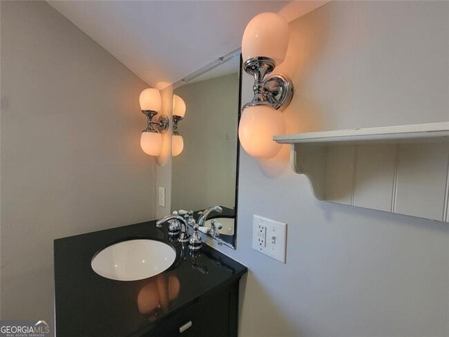 Building Photo - 976 Delaware Ave SE