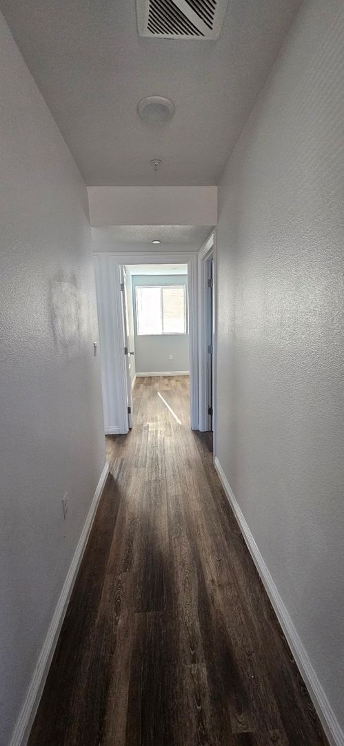 Building Photo - 211 W 43rd St