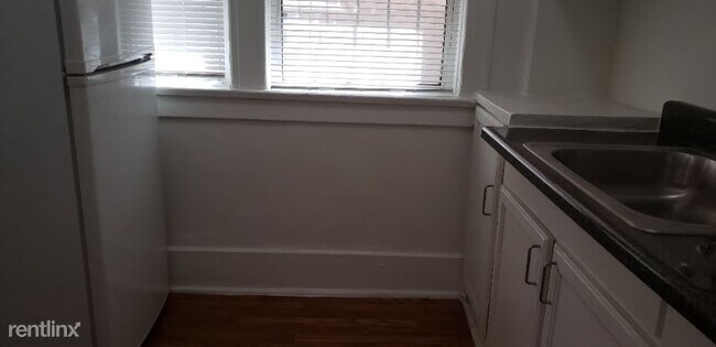 Building Photo - 2819 Leeward Ave