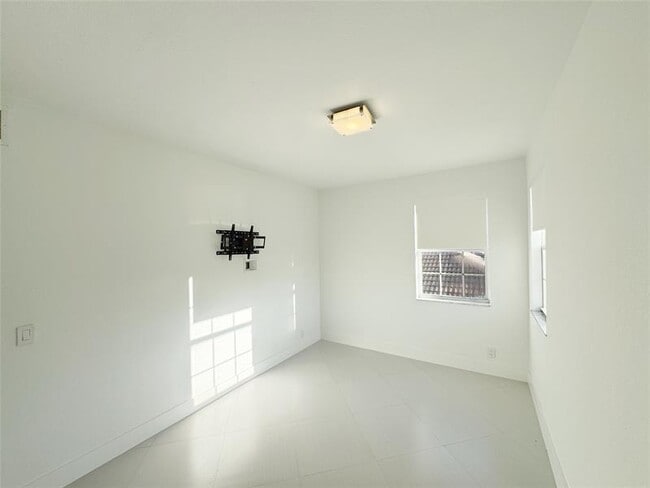 Building Photo - 1549 Barcelona Way
