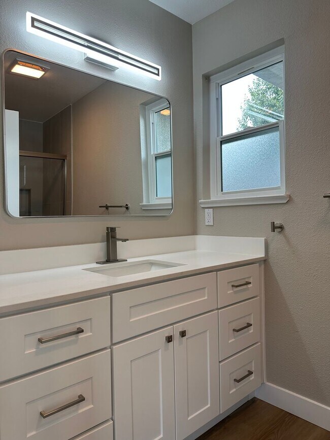 Building Photo - 2 WEEKS FREE RENT January Special - Beautiful newly remodeled home in Turlock