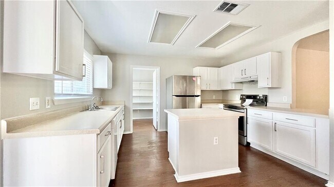 Building Photo - 6617 Piedras Blanco Dr
